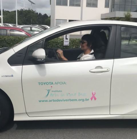 Artigo: Ao volante,  acelerando contra o Câncer de Mama