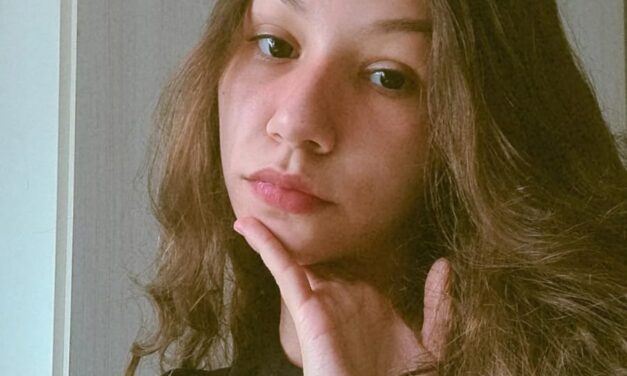 Terceiranista da Unitau aprova prêmio pelo Instagram