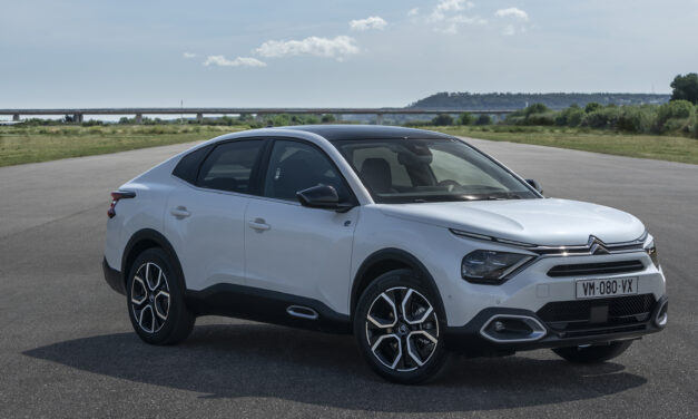 Citroën mostra o C4 X com versão 100% elétrica