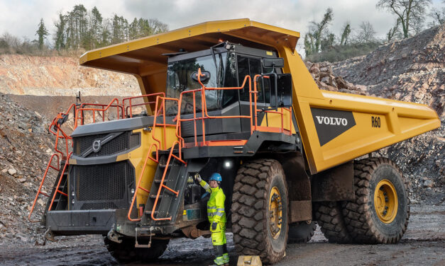 Volvo R60 para atender mineração e pedreiras