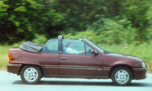 Vixe, a casa caiu. Ou foi o motor do carro?