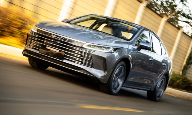 King, o novo BYD, um sedã plug-in por R$ 175,8 mil