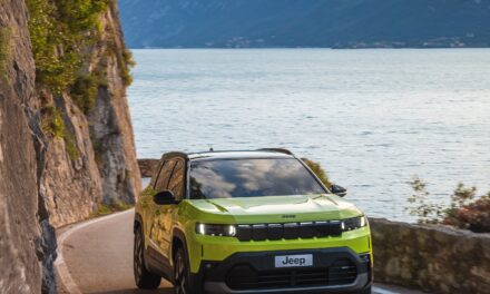 Compass ganha versão elétrica e condução semiautônoma