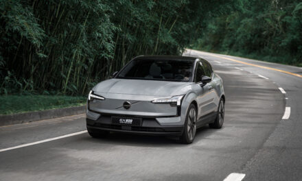 Volvo EX30 Ultra Twin Motor, versão mais potente do SUV elétrico