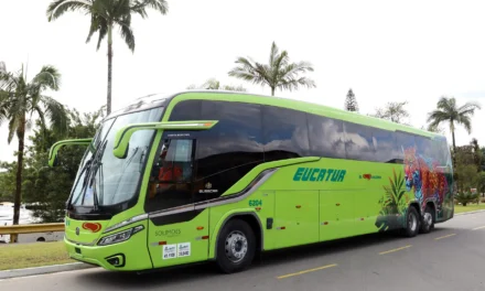 Volvo rodoviário 6×2 de 15 metros começa a rodar no Brasil